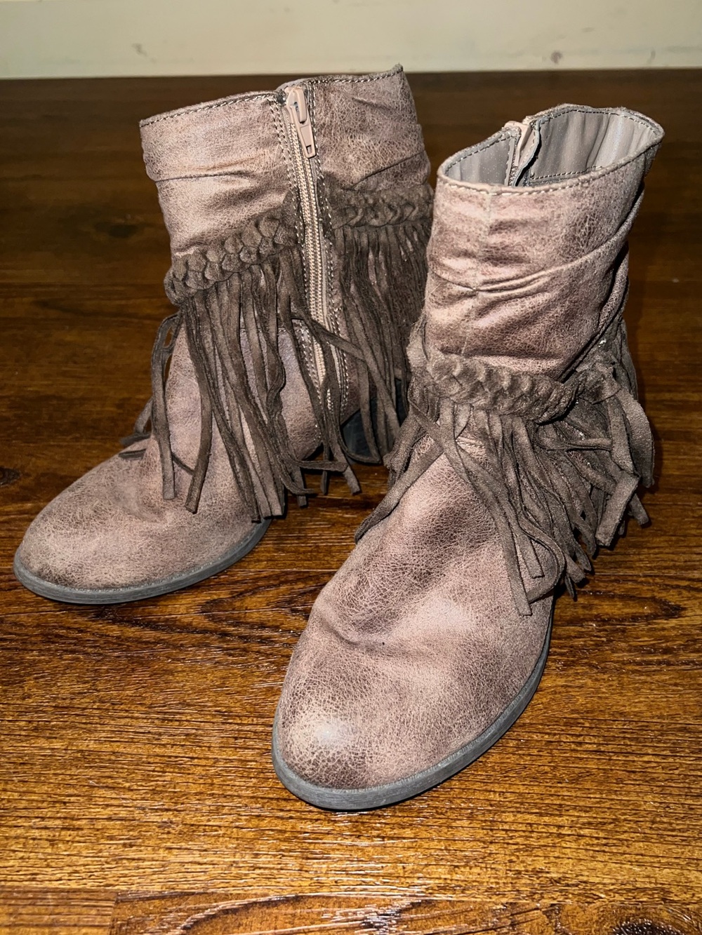 Jellypop Fringe Tan Suede Western Boho Heeled Zip Up Ankle Boots Size 8 - Picture 2 of 9